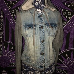 Women’s hooded Jean jacket